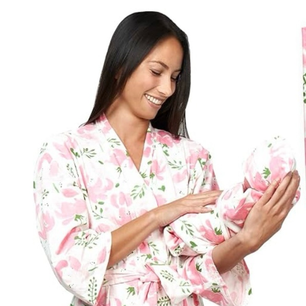 Pink and White Floral Maternity Robe. Has pockets! Perfect for the hospital.